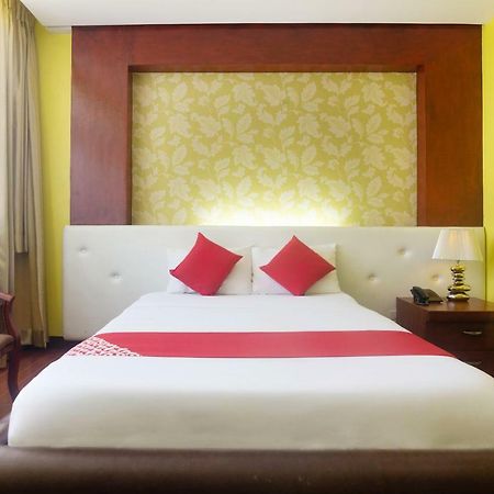 Oyo 159 San Remigio Pensionne Suites Cebu Екстер'єр фото