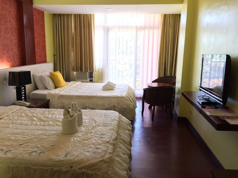 Oyo 159 San Remigio Pensionne Suites Cebu Екстер'єр фото