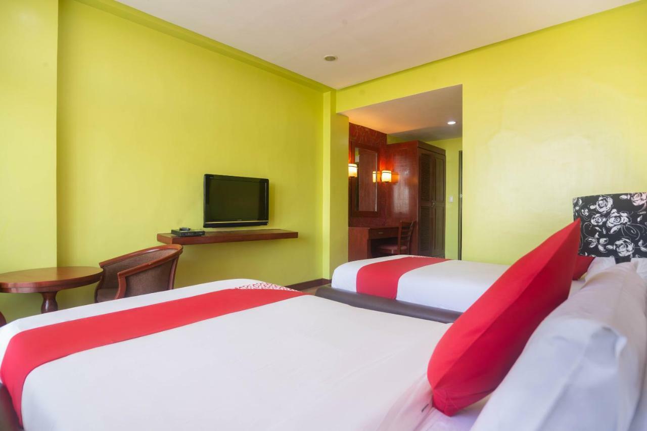 Oyo 159 San Remigio Pensionne Suites Cebu Екстер'єр фото